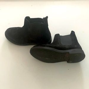 Black leather Chelsea boot size 11.5 toddler Zara